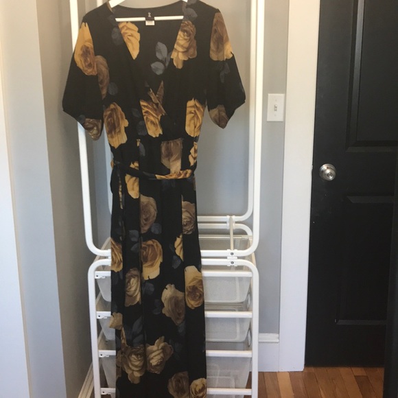 NWOT FOREVER 21 maxi dress - Picture 2 of 7